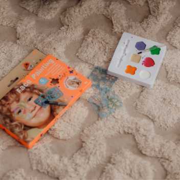 Ansigtsmaling med skabeloner - en tur i haven