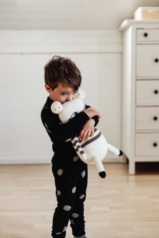 Prikket sort pyjamas, 4 - 5 år - 3